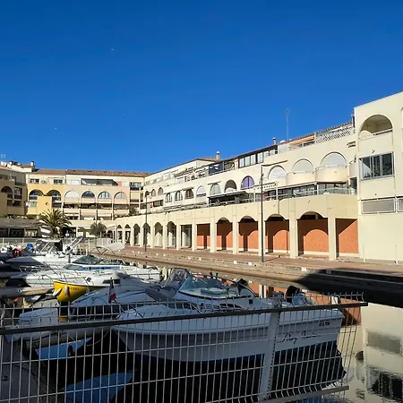 Joli Studio-cabine Moderne A 300m De La - Fr-1-338-368 *