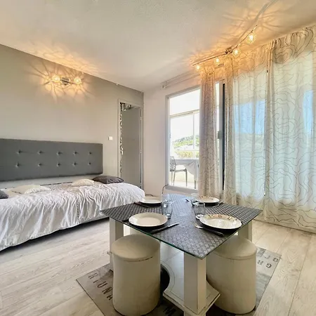 Joli Studio-cabine Moderne A 300m De La - Fr-1-338-368