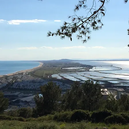 Joli Studio-cabine Moderne A 300m De La - Fr-1-338-368 *